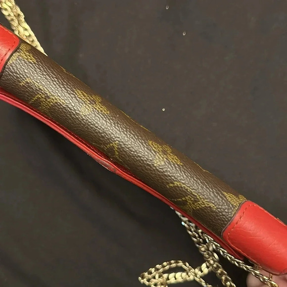 Louis Vuitton - Picture 8 of 13